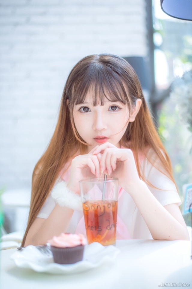 人哪，在青春期总是不承认自己有任何偶像，却忘记年幼时他们给你的力量。——韩寒《我所理解的生活》